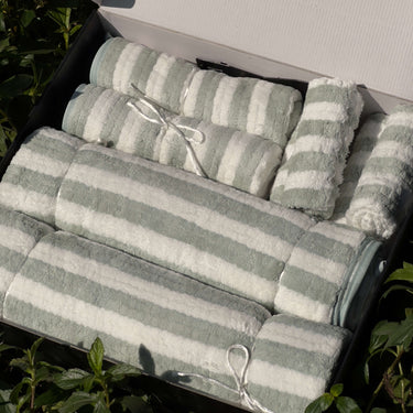 green feather soft gifting towel set | top view