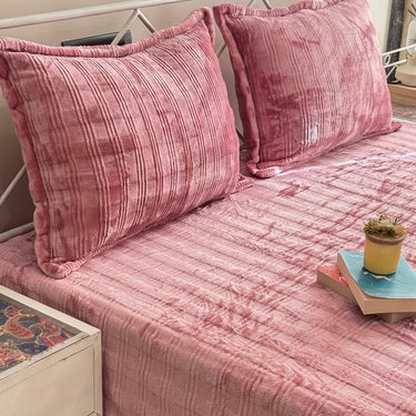 Dark pink soft warm velvet bedsheet | side view