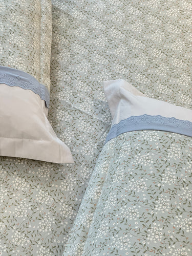 Green leaf Soft Cotton Feel Double Bed Bedsheet Set with Lace Detailed Pillow Covers (250 x 270 cm) | top view