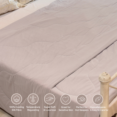 Grey Cooling Silk Comforter | detailed view
