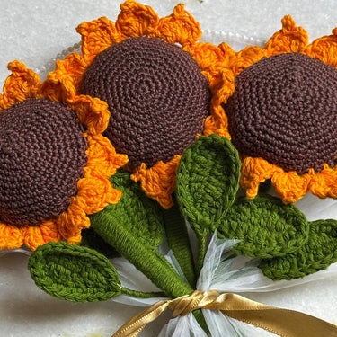 Handmade Crochet Sunflower Bouquet – Set of 3 | Eco-Friendly Yarn Flowers | Handcrafted Clay & Yarn Sunflowers for Home Décor & Gifting Close view