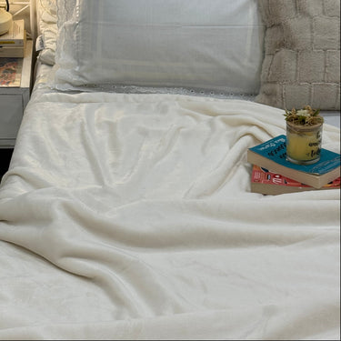 Ivory Super Soft Plush Blanket – Single Layer creative view