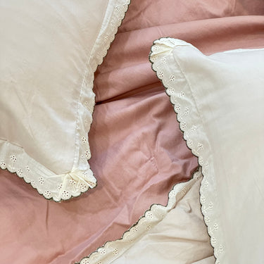 Soft Pink 6 peice Summer Bedding Set with Lace Details | King Size | frill view