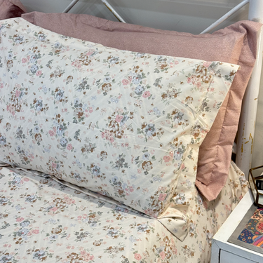 Vintage Floral Floral King Size Bedsheet Set (5 Pieces) with 4 Pillow Covers side view