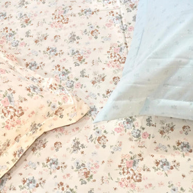 Vintage Pastel Floral King Size Bedsheet Set (5 Pieces) with 4 Pillow Covers | creative view