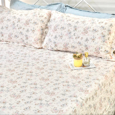 Vintage Pastel Floral King Size Bedsheet Set (5 Pieces) with 4 Pillow Covers | full view