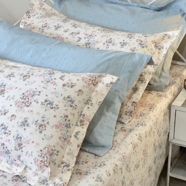 Vintage Pastel Floral King Size Bedsheet Set (5 Pieces) with 4 Pillow Covers | pillow view